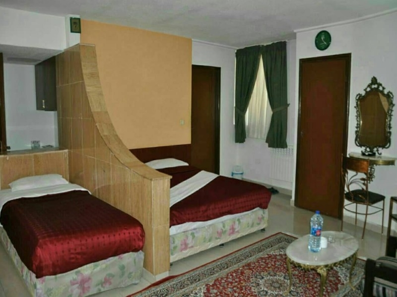 سوئیت سه تخته هتل امینیان مشهد